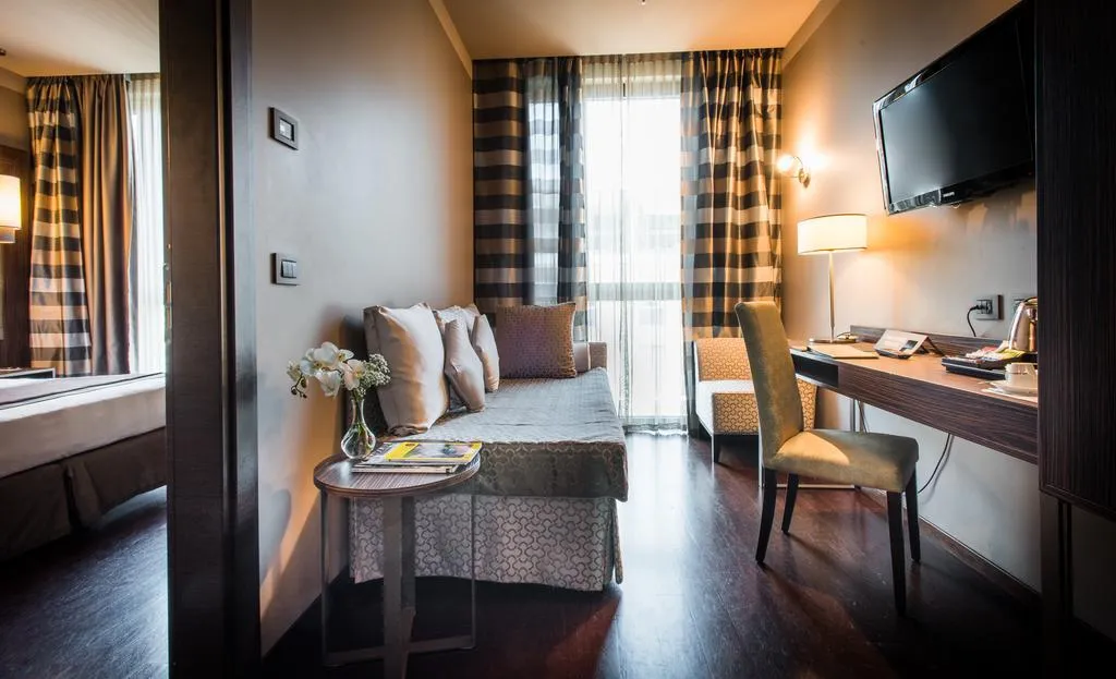 JUNIOR SUITE CAPACITY 3 Room, Uptown Palace, Milan