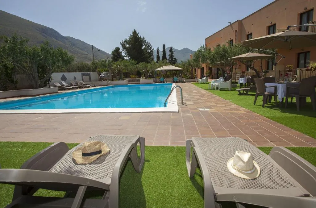 Pool, Achibea, Palermo