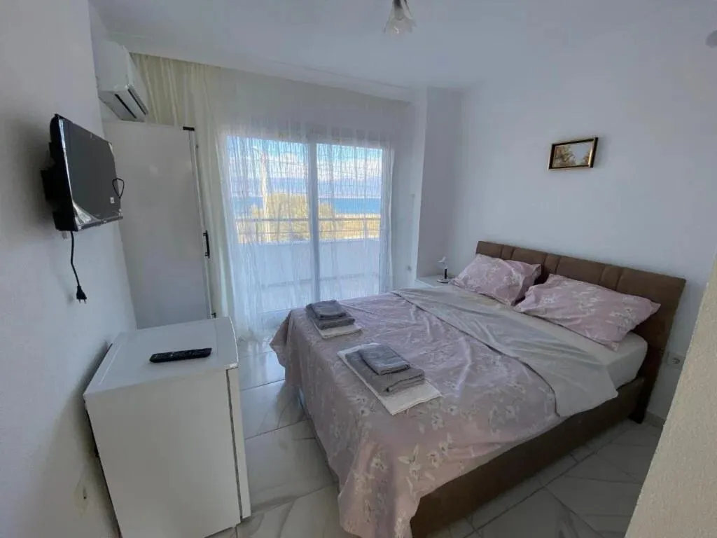 Room TWO DOUBLE BEDS Room, Harmony Blue Pansiyon, Izmir