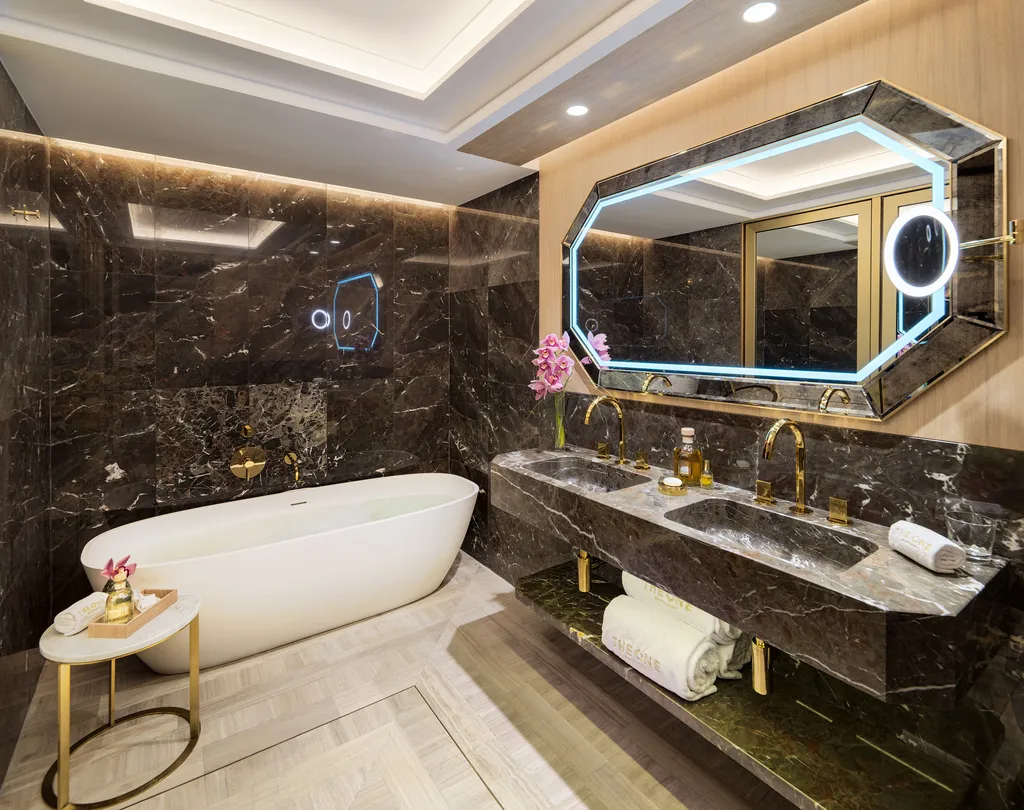 JUNIOR SUITE STANDARD Room, The One Barcelona, Barcelona
