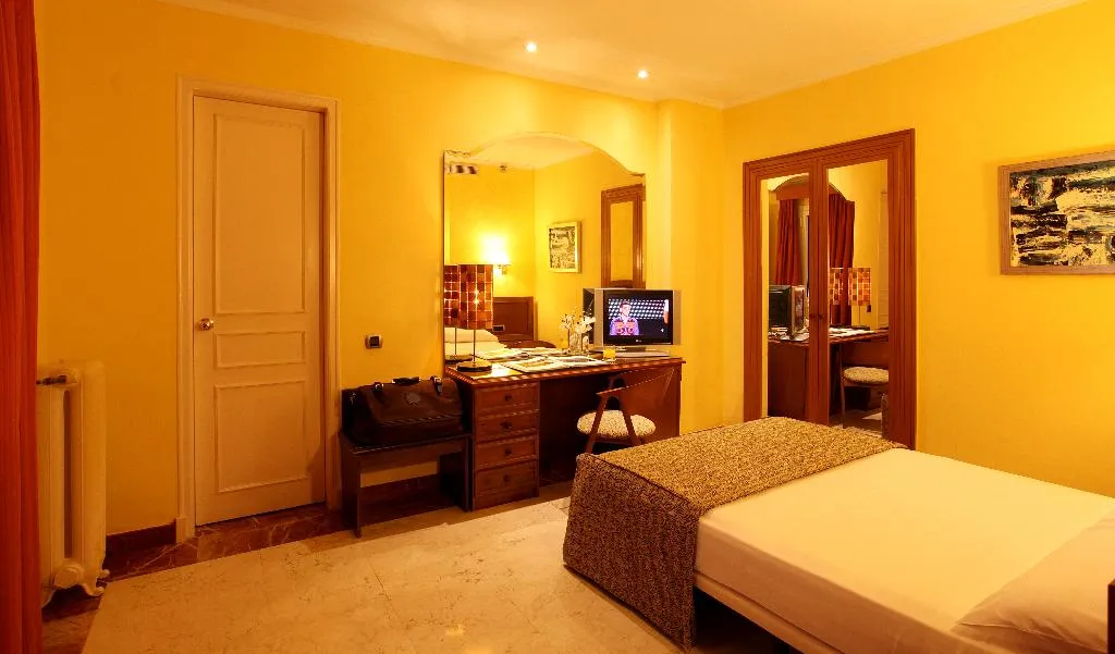 DOUBLE SINGLE USE STANDARD Room, Nouvel, Barcelona