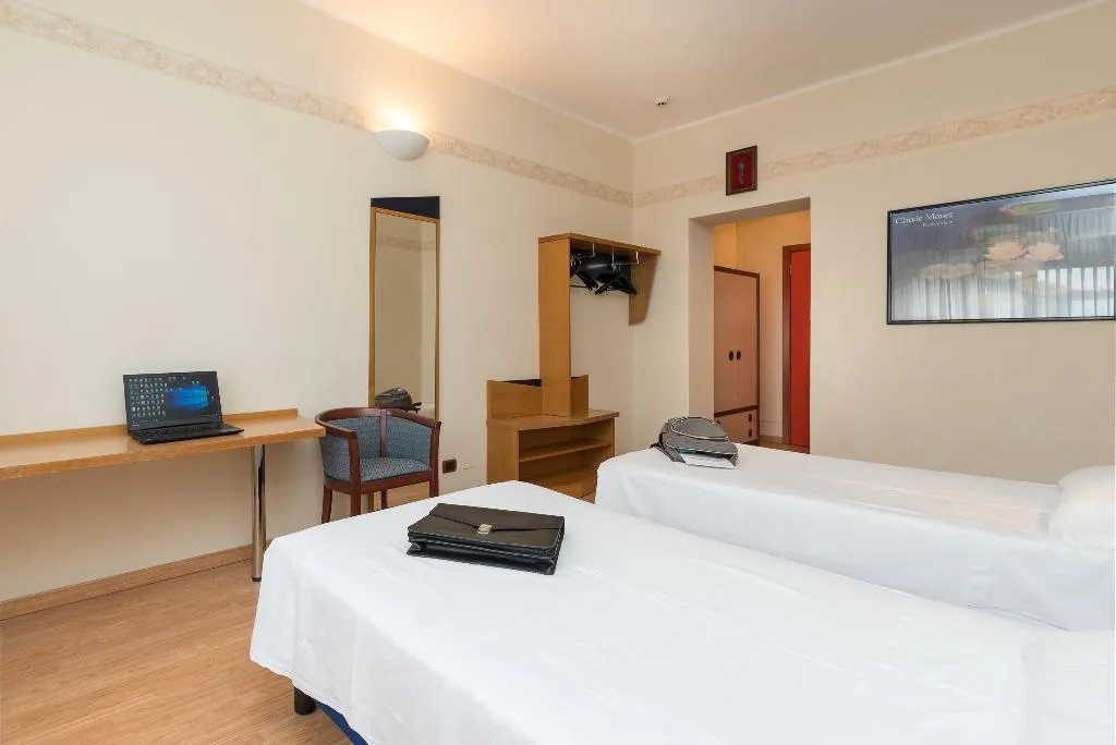 TRIPLE STANDARD Room, Hotel San Pancrazio, Milan