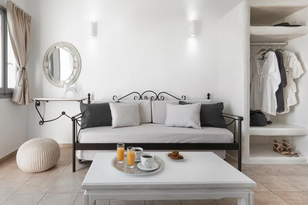 Double or Twin SUPERIOR Room, Golden East, Santorini