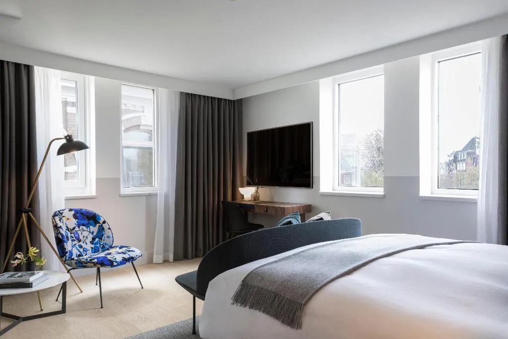 DOUBLE PREMIUM KING BED Room, Kimpton De Witt Amsterdam, Amsterdam