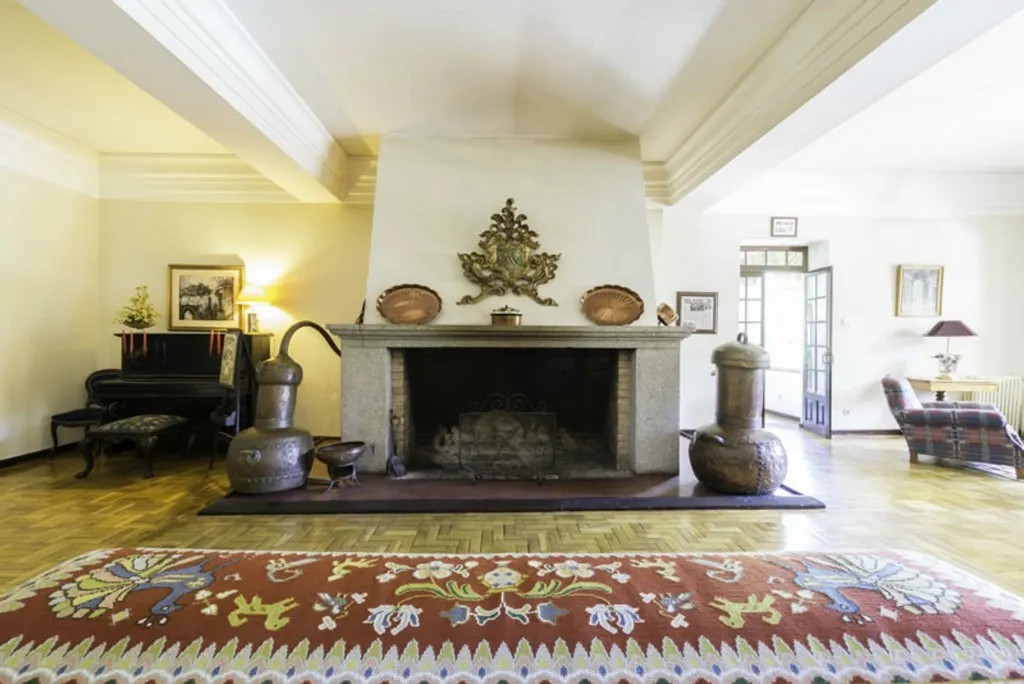 Lobby, Urgeiriça, Porto