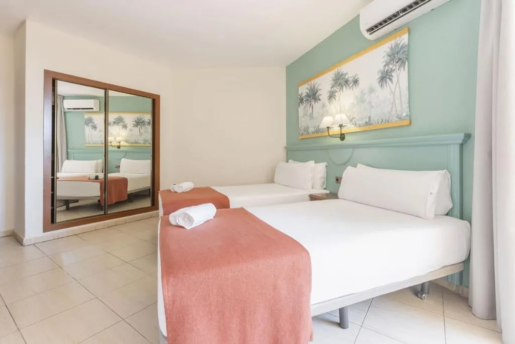 TRIPLE STANDARD Room, Moon Dreams Fuengirola, Costa Del Sol