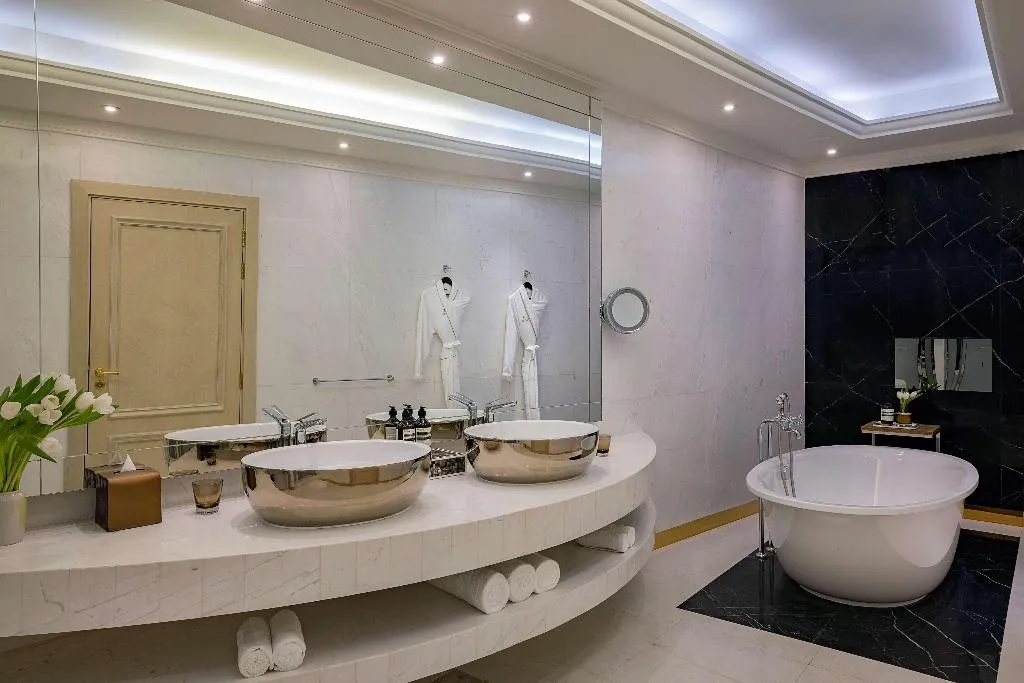 SUITE STANDARD Room, Waldorf Astoria Dubai Palm Jumeirah, Dubai