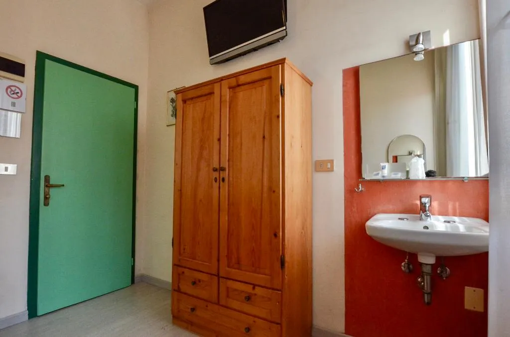 SINGLE WITH SHARED BATHROOM Room, Locanda Silva, Venice