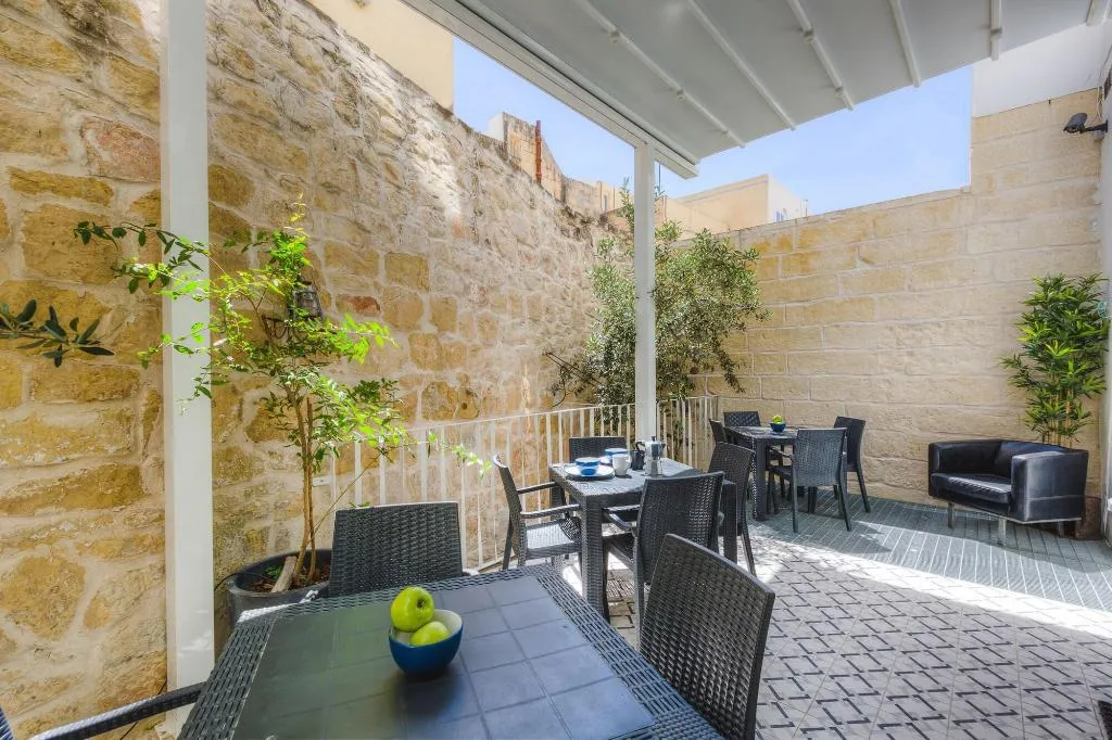 Restaurant, Two Pillows Boutique Hostel, Malta