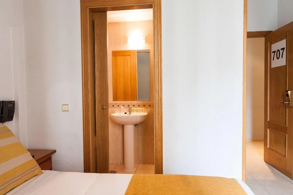 Room, Josefina Hostal, Madrid