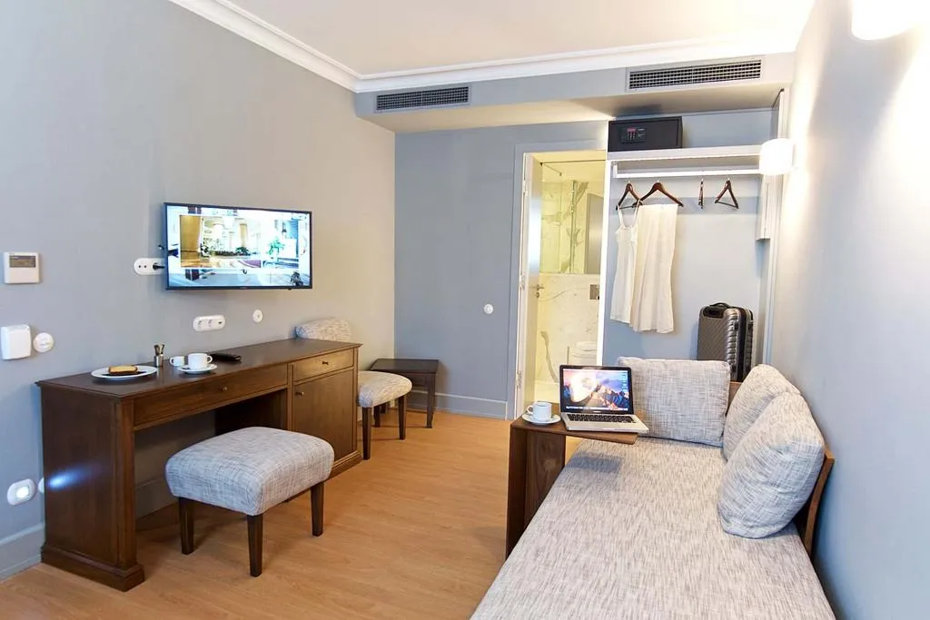 Room, Aenos, Kefallinia