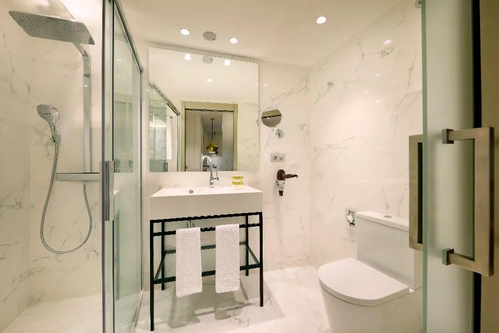 Double or Twin STANDARD Room, Eurostars Madrid Gran Via, Madrid