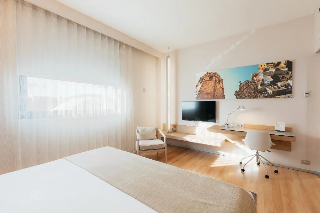 Double or Twin DELUXE Room, Barcelo Valencia, Valencia