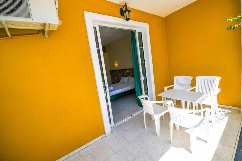 Terrace, Vanessa, Zante