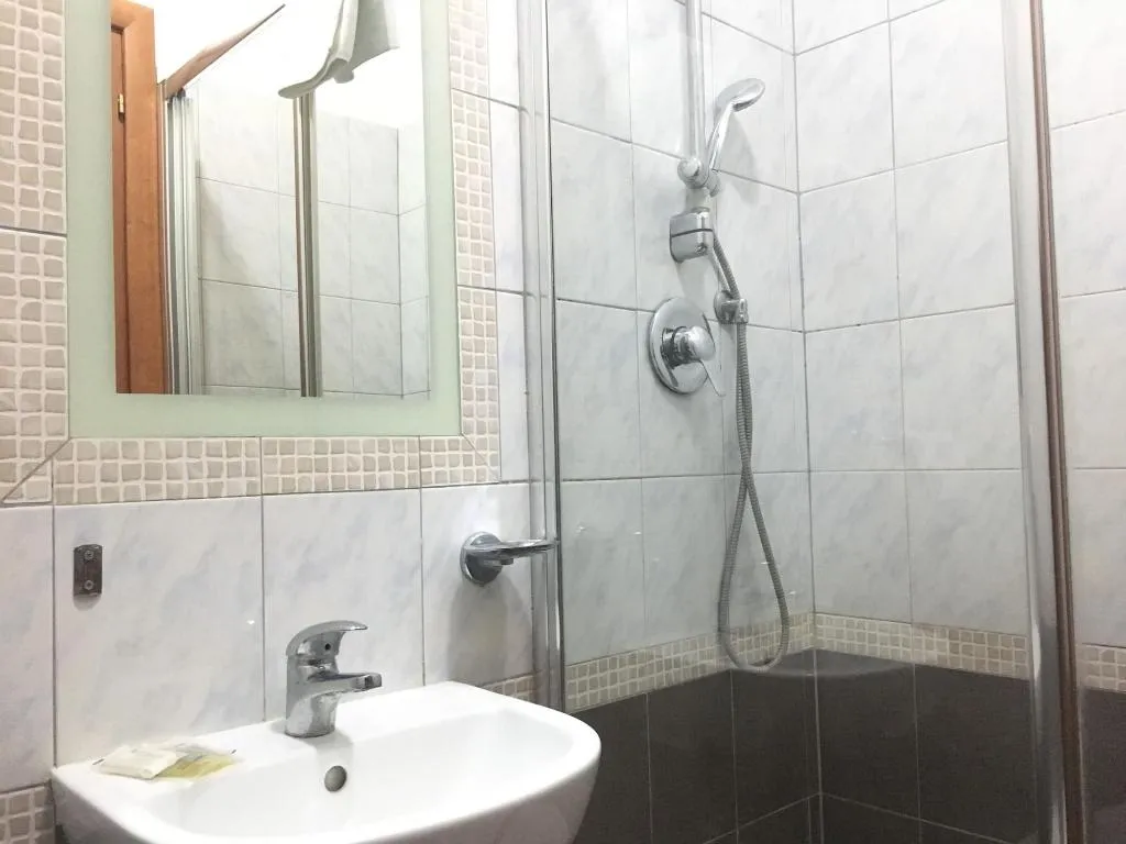 Room, Best Location In Rome, Naples
