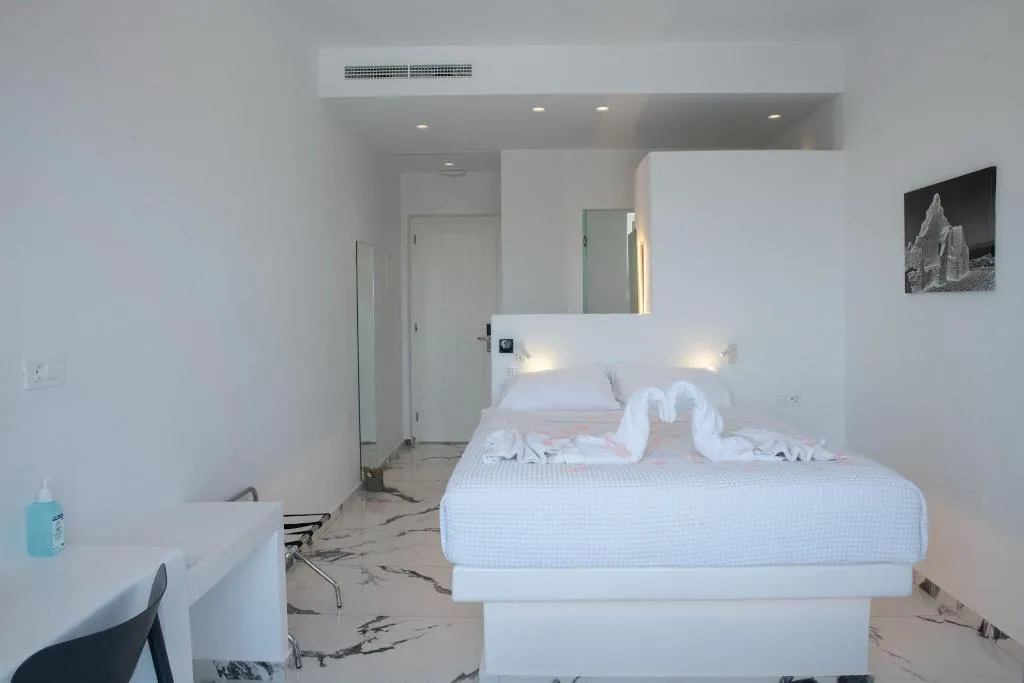 Room, Bianco A Nero, Mykonos