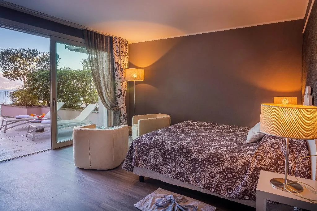 Room DELUXE LAKE VIEW Room, Hotel Borgo Le Terrazze, Milan