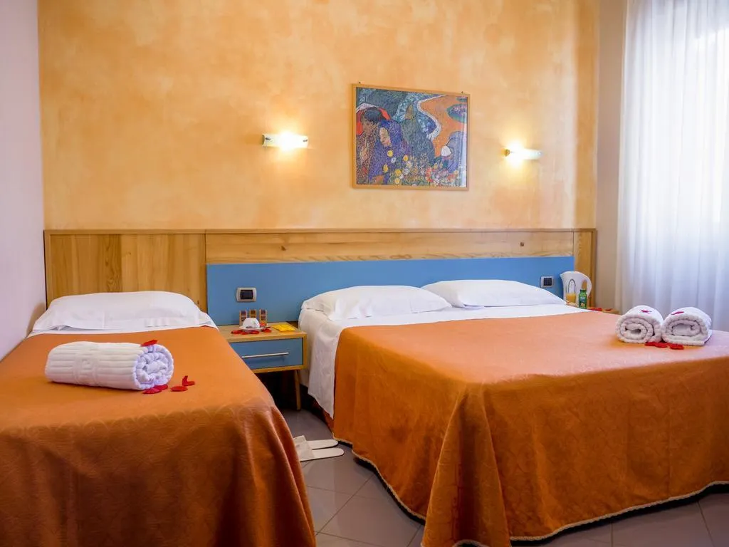 TRIPLE STANDARD Room, Hotel Diana Pompei, Naples