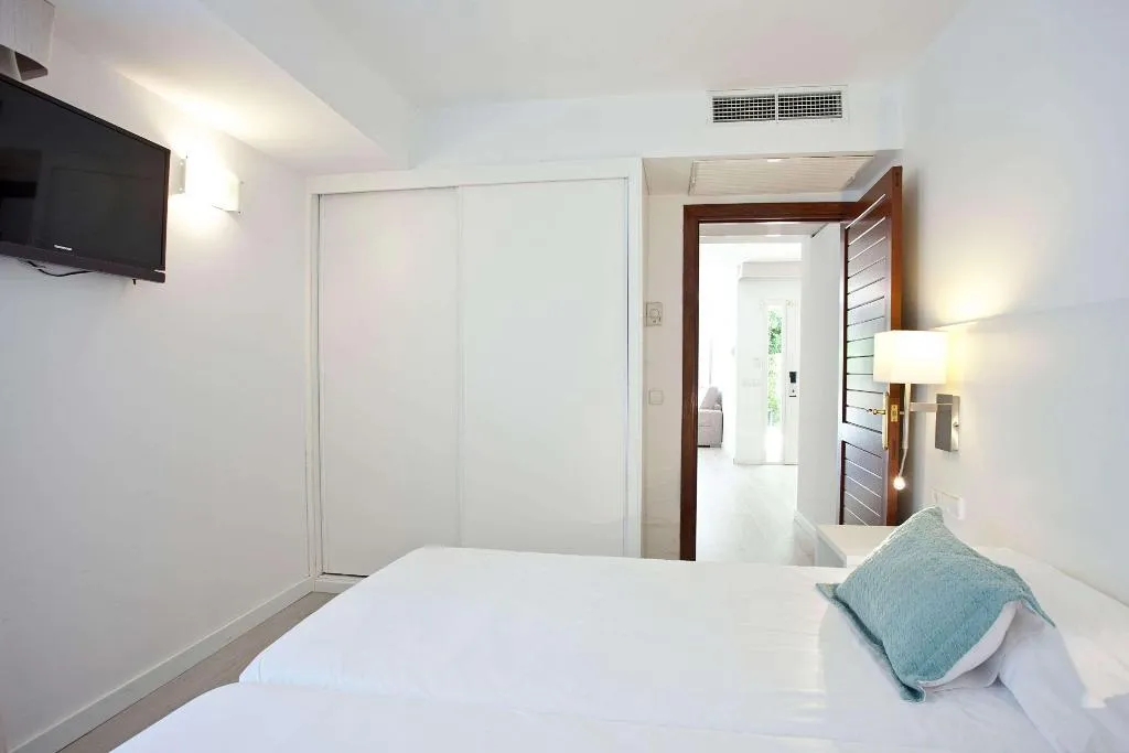 Room, La Pérgola, Majorca