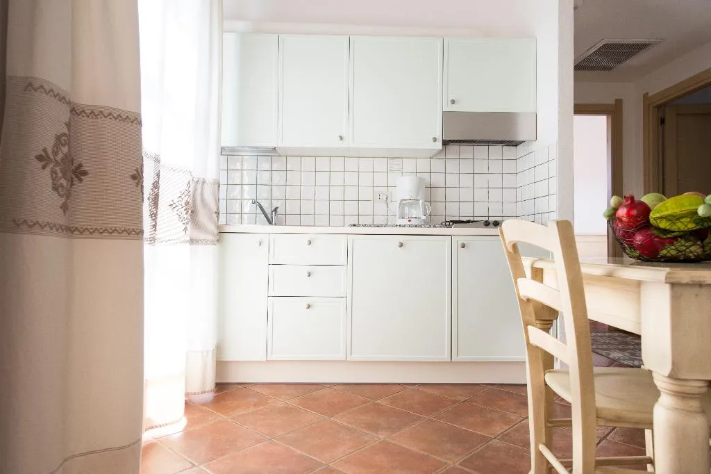 APARTMENT CAPACITY 4 Room, Borgo Degli Ulivi Residence, Cagliari