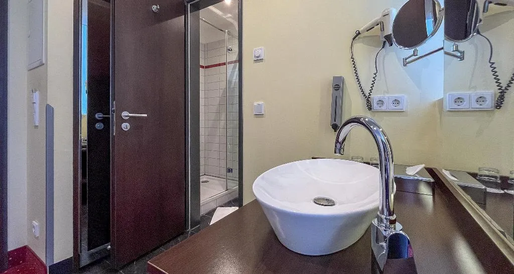 SINGLE STANDARD Room, PLAZA Premium Berlin Kurfürstendamm, Berlin
