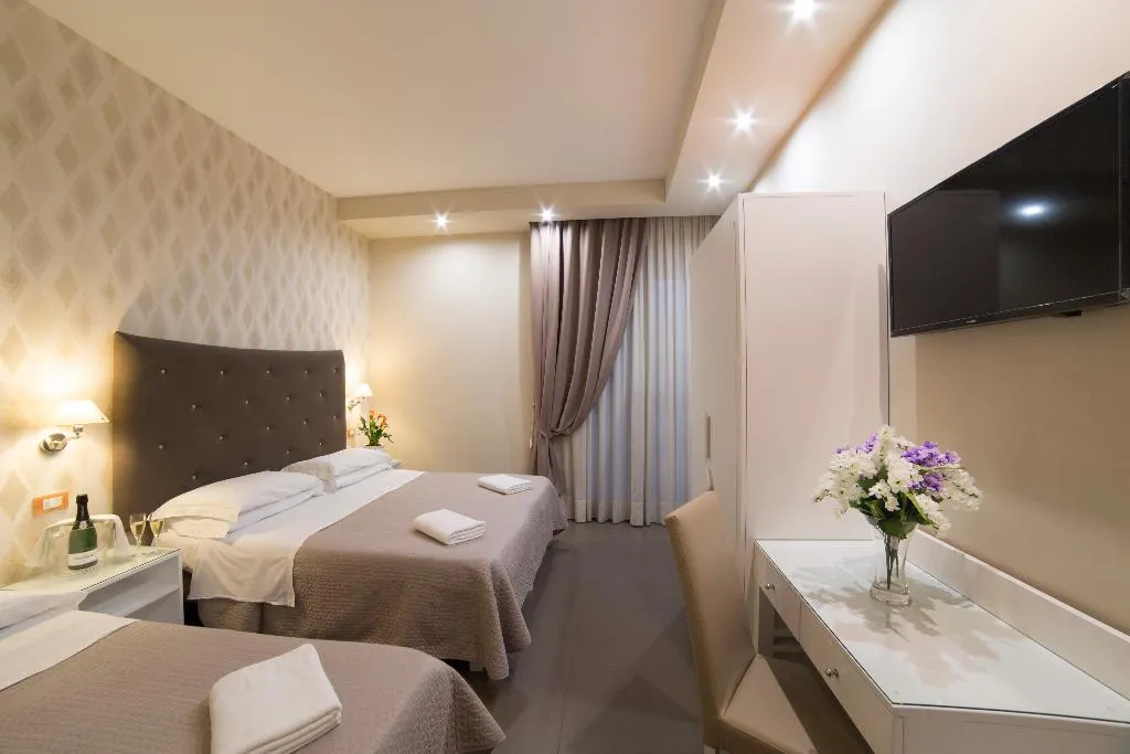 TRIPLE STANDARD Room, Club Sorrento, Naples