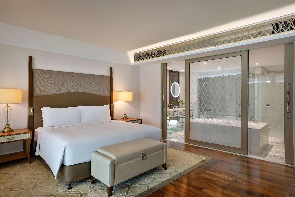 SUITE DELUXE SEA VIEW Room, Waldorf Astoria Dubai Palm Jumeirah, Dubai