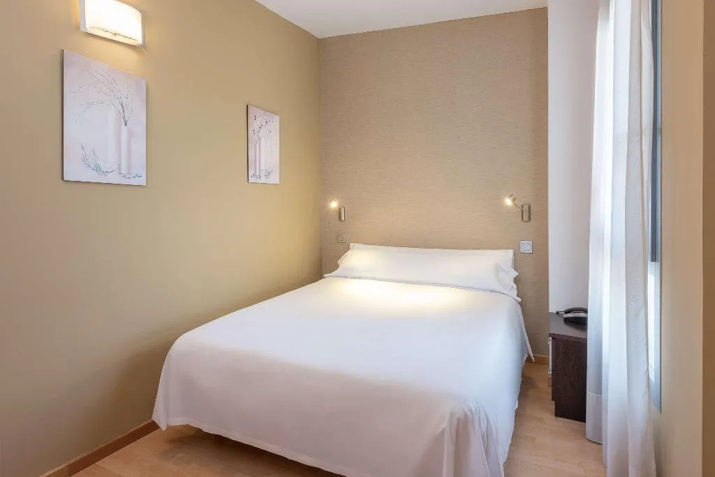 Room, Madrid Airport Suites Affiliated By Melia, Madrid
