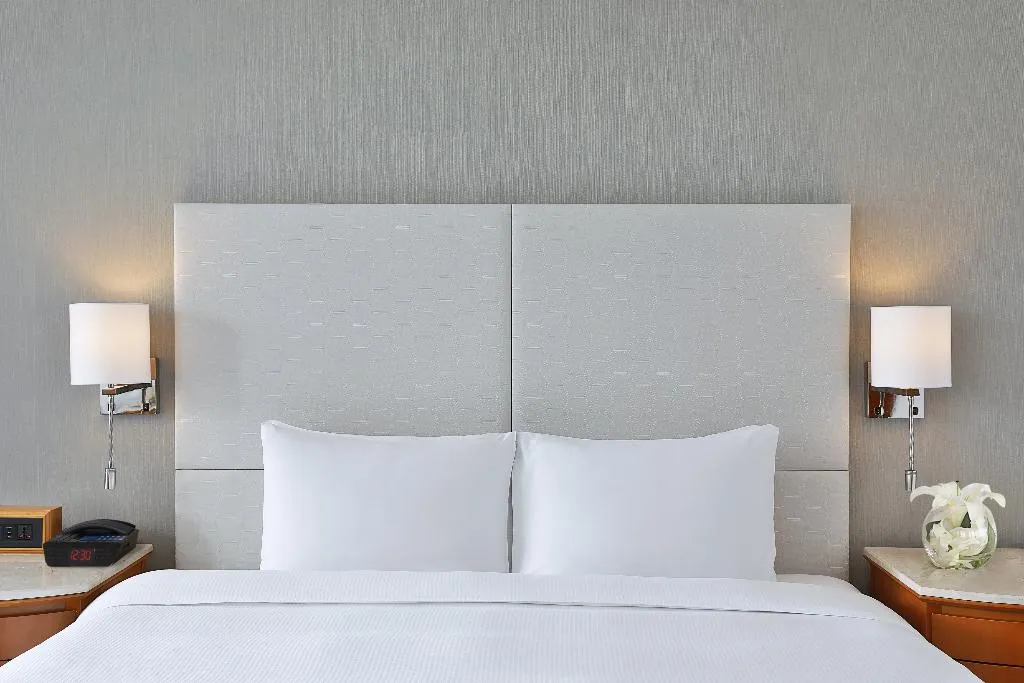DOUBLE EXECUTIVE TWO QUEEN BEDS Room, Hilton Dubai Jumeirah, Dubai