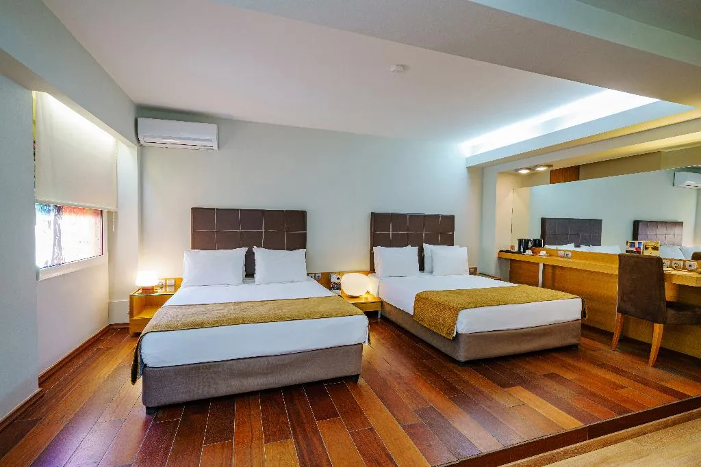 JUNIOR SUITE STANDARD Room, Capsis Hotel Thessaloniki, Halkidiki