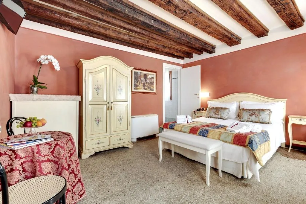 Room, Ca' Riza, Venice