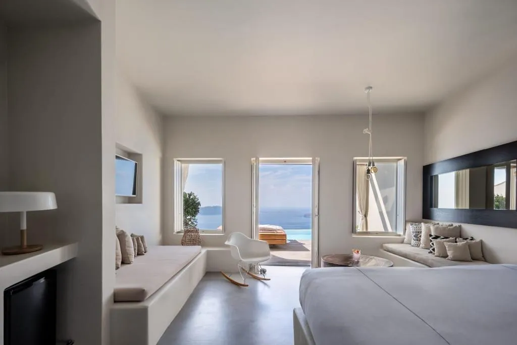 Room, West East Suites, Santorini