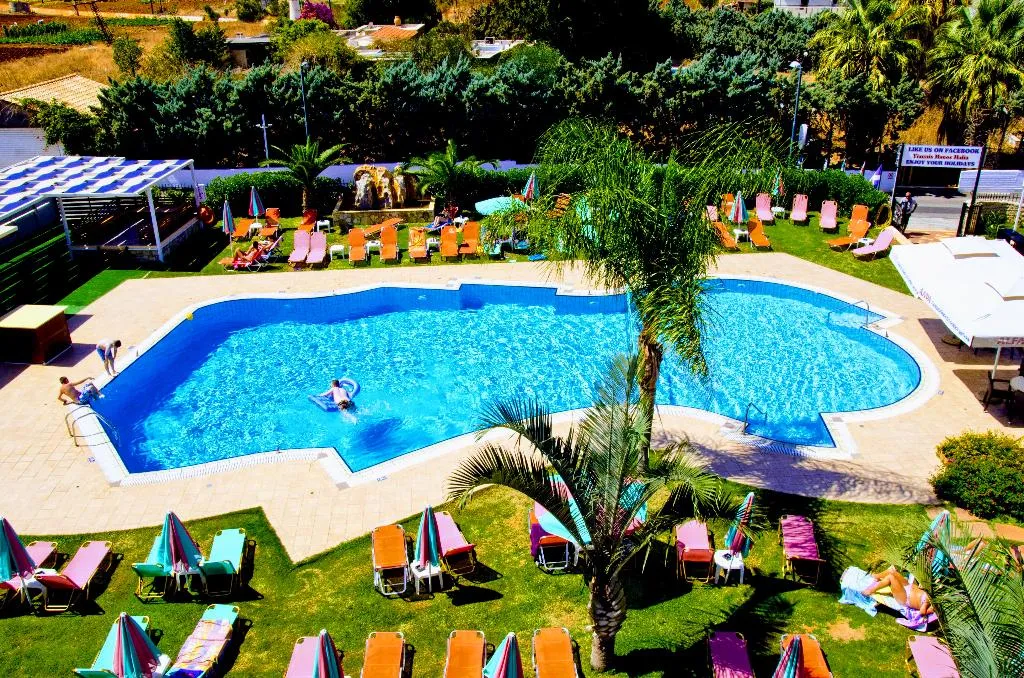 Pool, Yiannis Manos, Crete