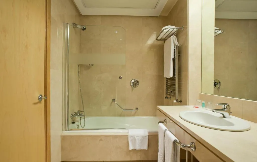 Double or Twin STANDARD Room, Ilunion Alcala Norte, Madrid