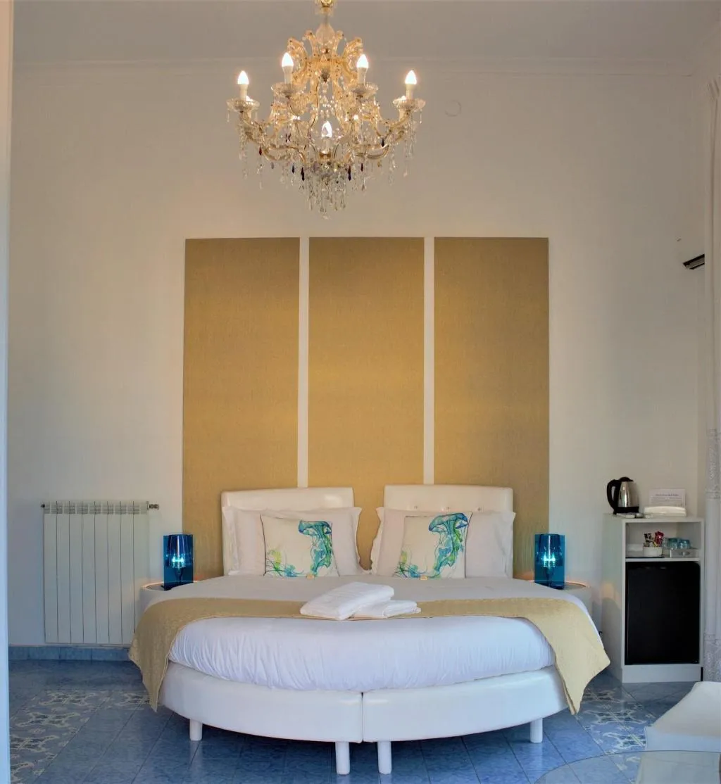 Room, Piazza Tasso B B, Naples