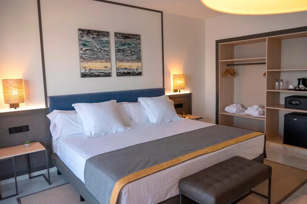 DOUBLE DELUXE SEA VIEW Room, URH Sitges Playa, Costa Brava