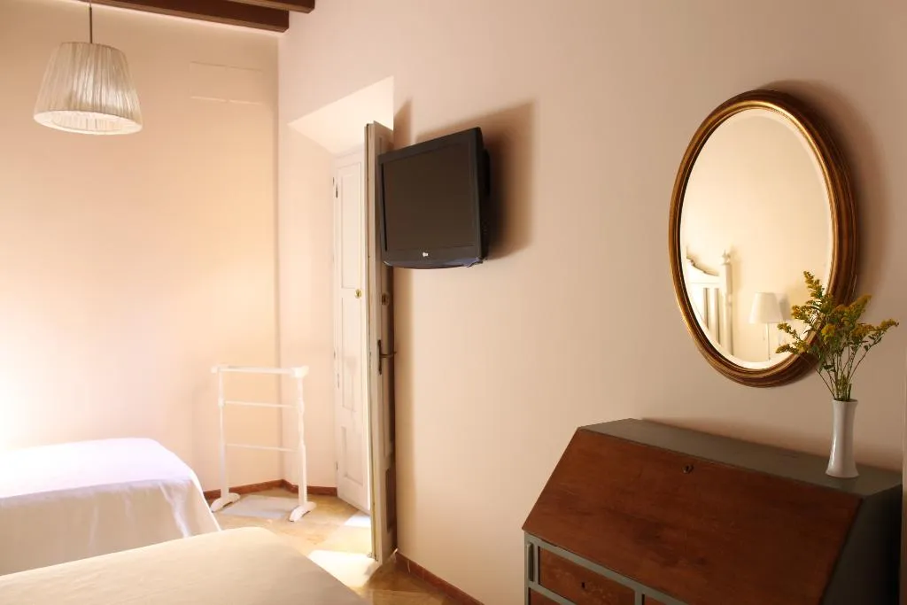 Room, Life Select San Bernardo, Seville