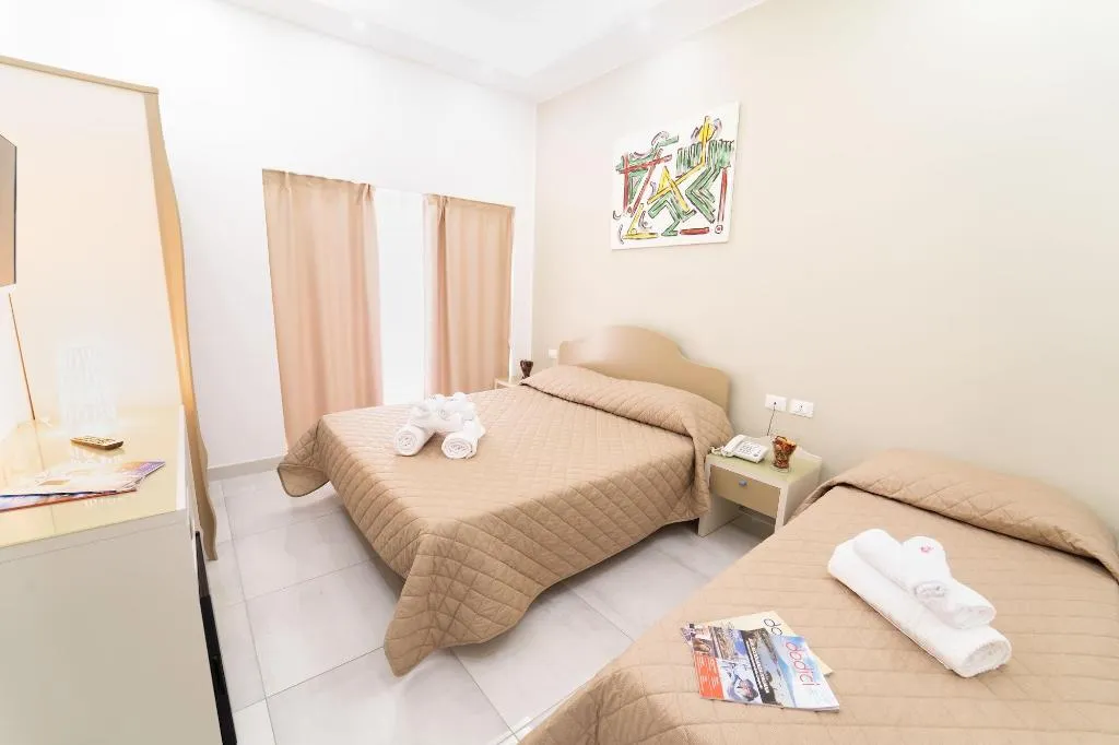 Room, Royal Art House H Duomo (Albergo diffuso), Naples