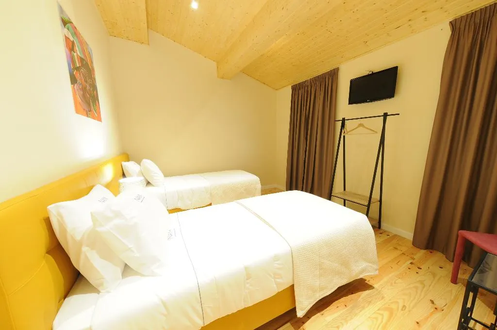 Double or Twin TWO BEDS Room, Naya - Downtown Guesthouse, Porto