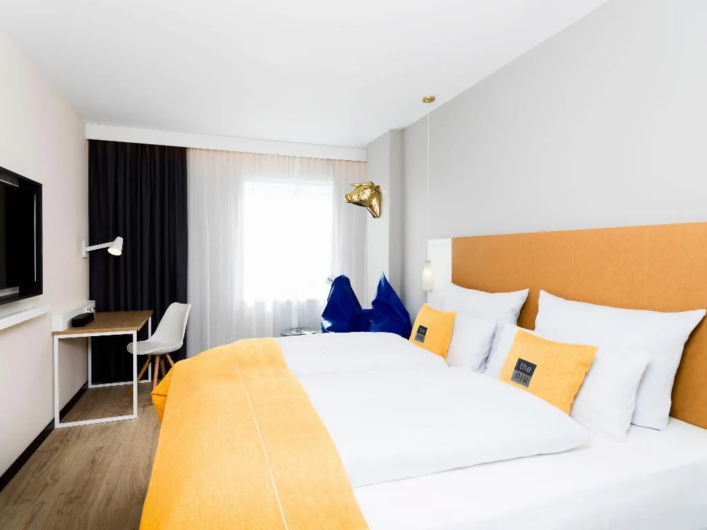DOUBLE PREMIUM QUEEN BED Room, Holiday Inn - the niu, Dairy Haarlem, Amsterdam