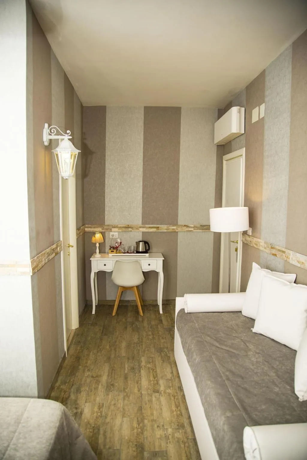 Room, Santamaria Inn, Rome
