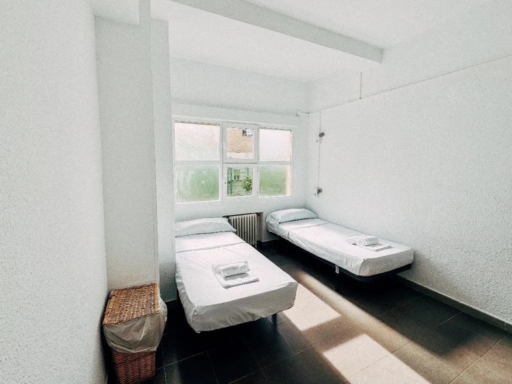 DOUBLE STANDARD Room, MadVibes Hostel Gran Vía, Madrid