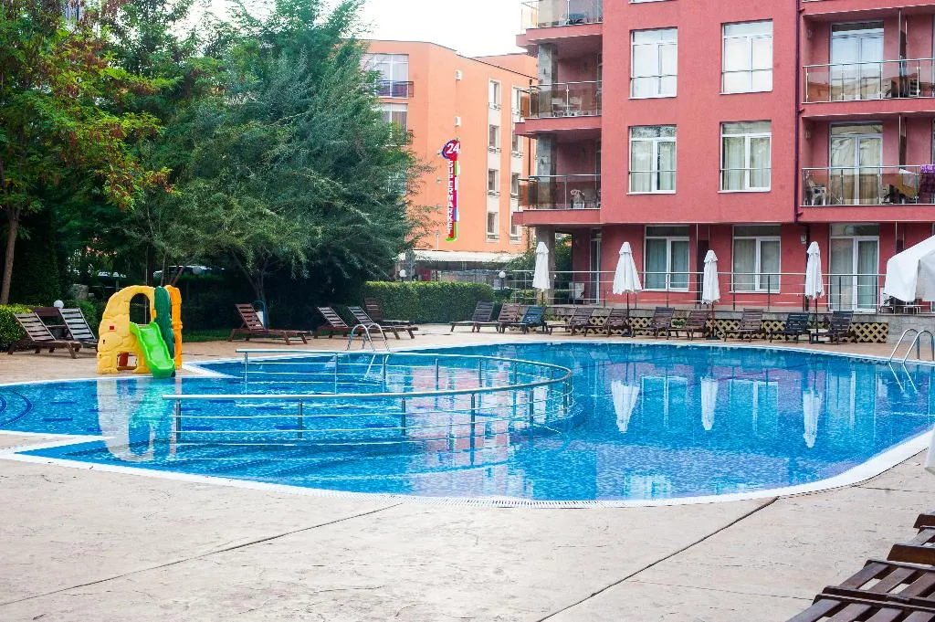 Pool, Rainbow 2 holiday complex, Bourgas