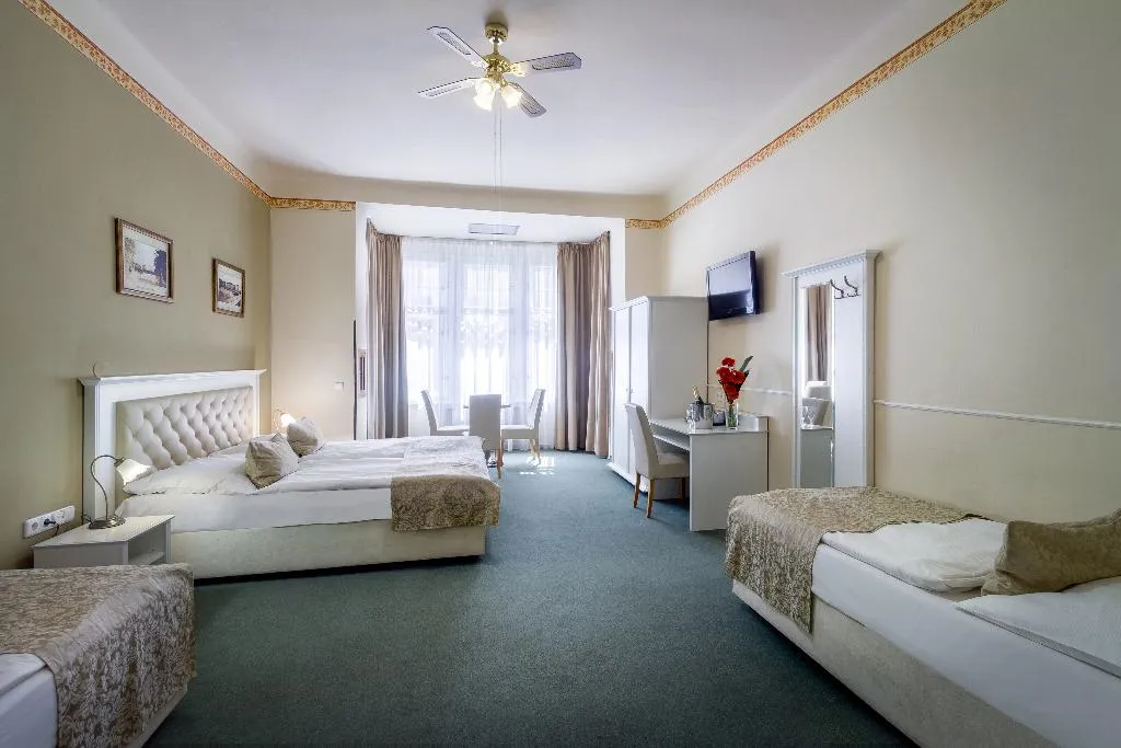 QUADRUPLE STANDARD Room, Taurus, Prague