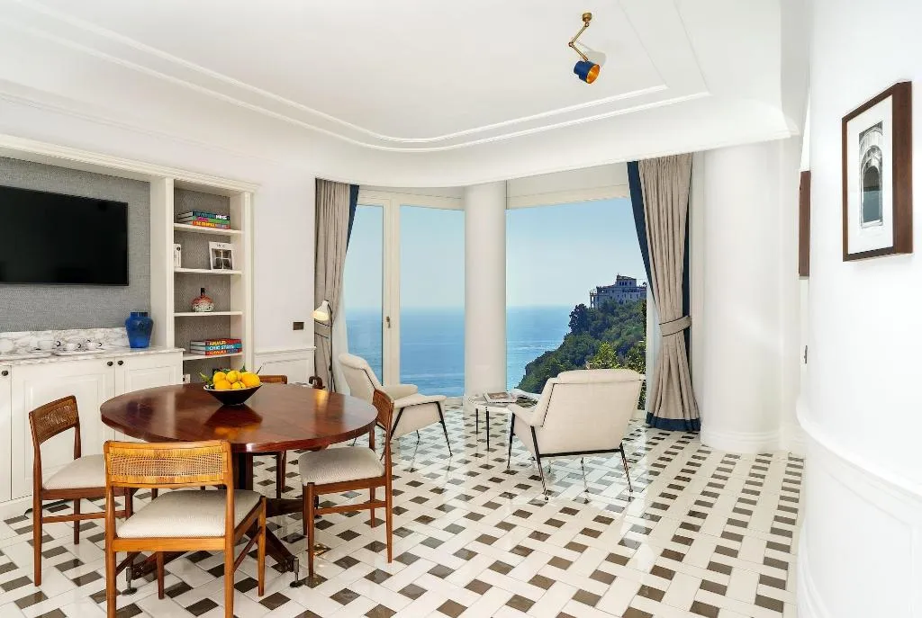 Room, Borgo Santandrea, Naples