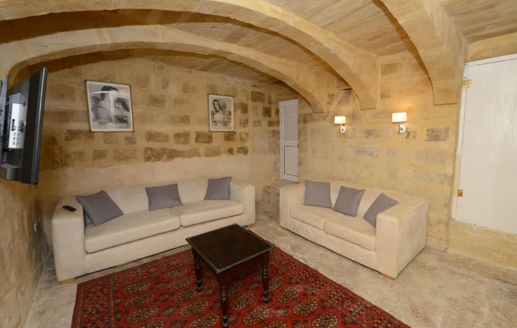 Lobby, Paulos Valletta, Malta