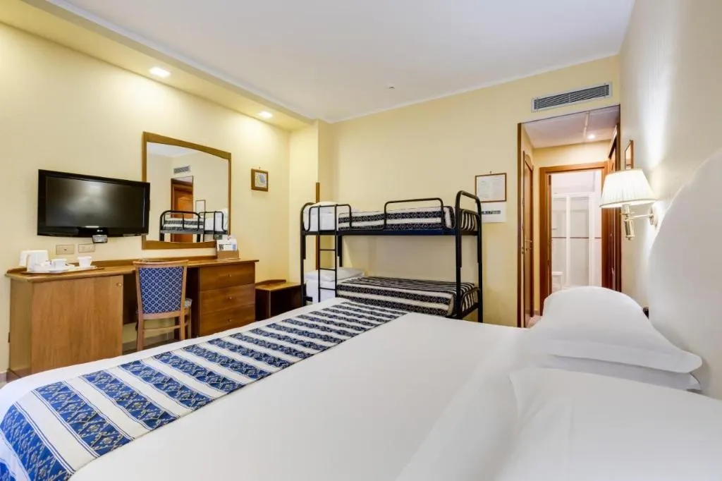 QUADRUPLE ECONOMY Room, Best Western Hotel La Solara, Naples