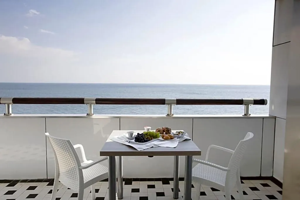 DOUBLE DELUXE Room, Grand Hotel Salerno, Naples
