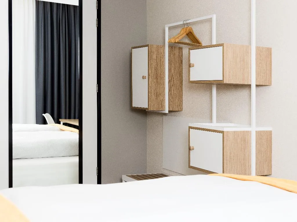 DOUBLE QUEEN SIZE BED Room, Holiday Inn - the niu, Dairy Haarlem, Amsterdam