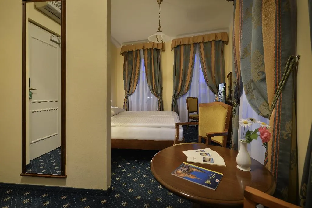TRIPLE STANDARD Room, Certovka, Prague